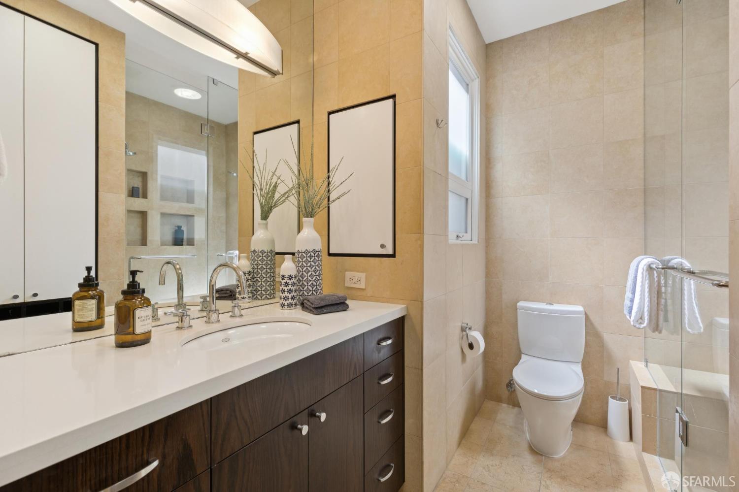 Detail Gallery Image 15 of 24 For 880 Chestnut St, San Francisco,  CA 94133 - 2 Beds | 1 Baths