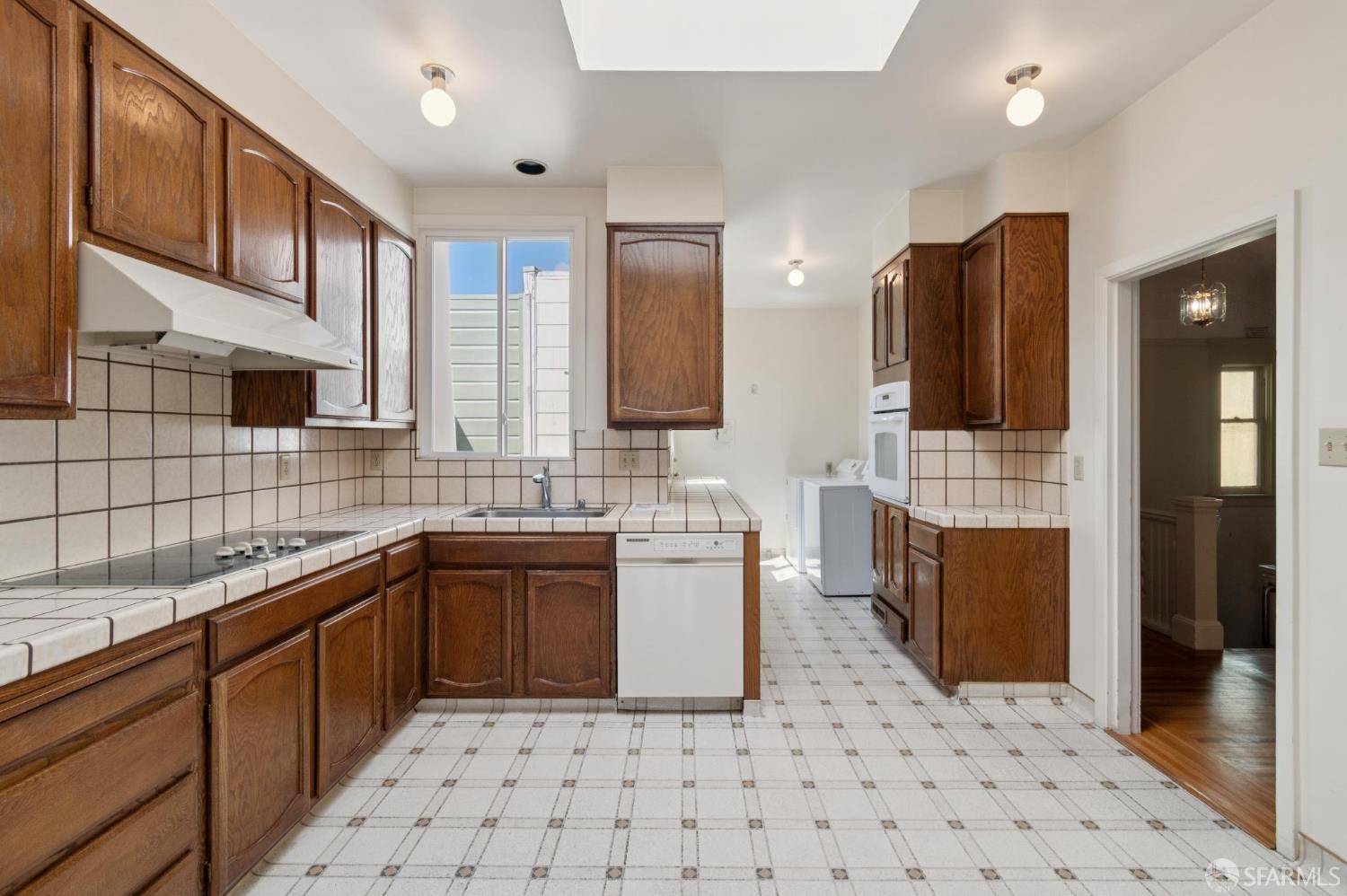 Detail Gallery Image 5 of 17 For 1374 Chestnut St, San Francisco,  CA 94123 - 4 Beds | 2 Baths