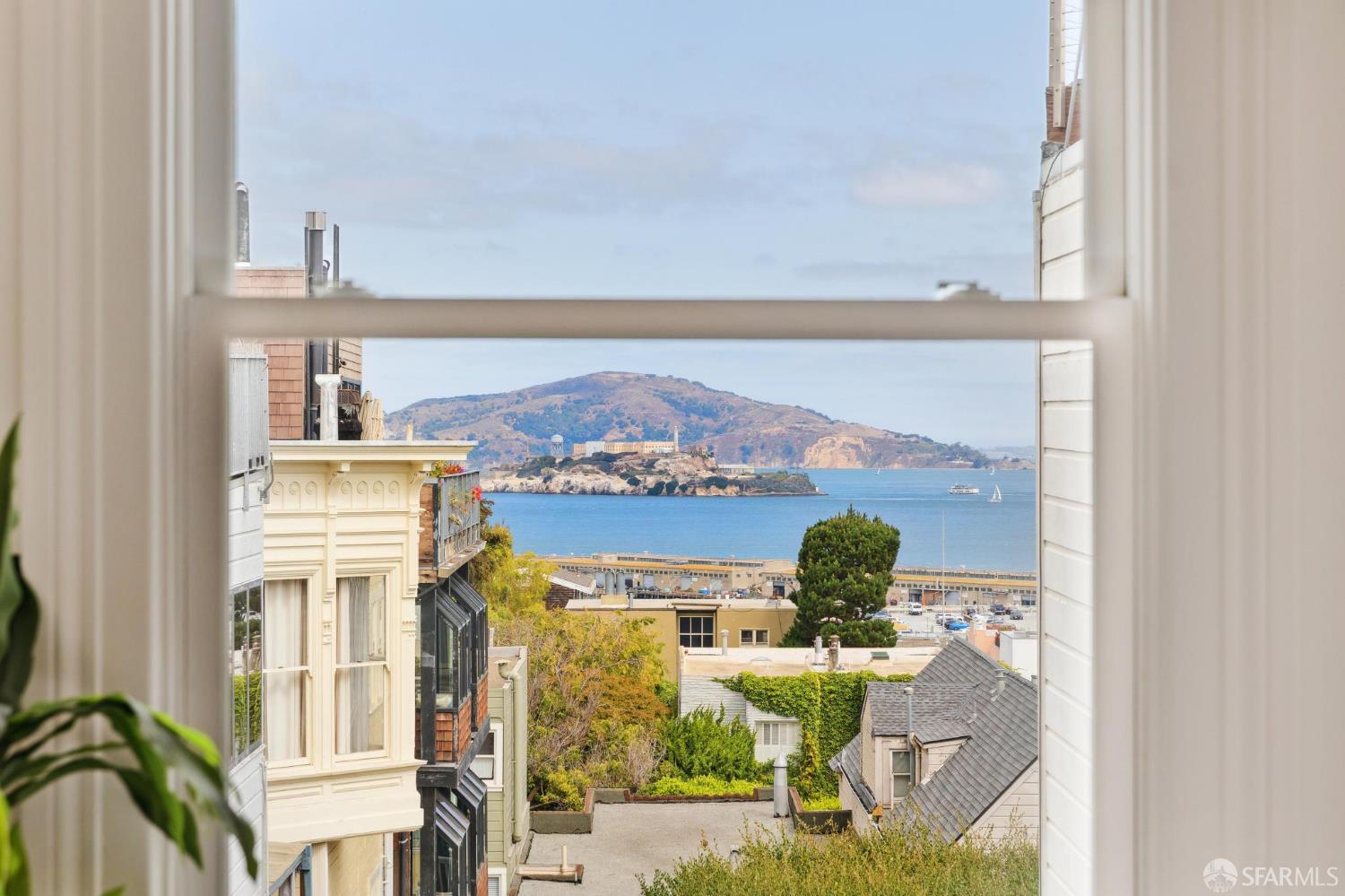 Detail Gallery Image 13 of 24 For 880 Chestnut St, San Francisco,  CA 94133 - 2 Beds | 1 Baths