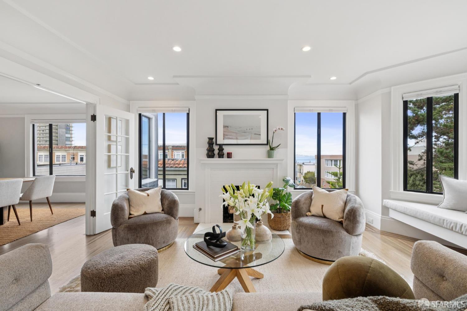 Detail Gallery Image 6 of 58 For 2841 Larkin St, San Francisco,  CA 94019 - 4 Beds | 3/1 Baths