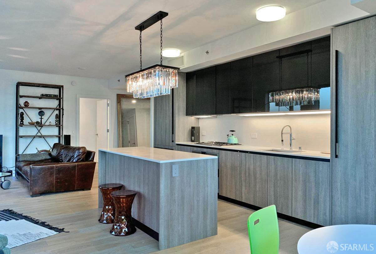 Photo #4: 425072170 Listing: Photo #4