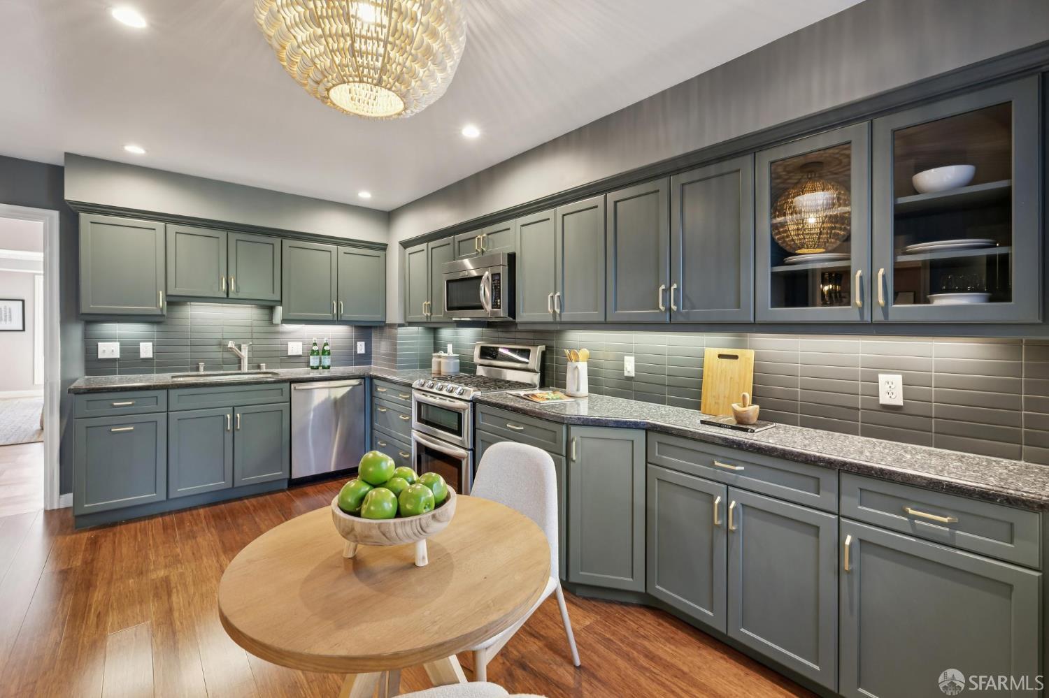 Detail Gallery Image 24 of 84 For 1942 24th Ave, San Francisco,  CA 94116 - 3 Beds | 1/1 Baths