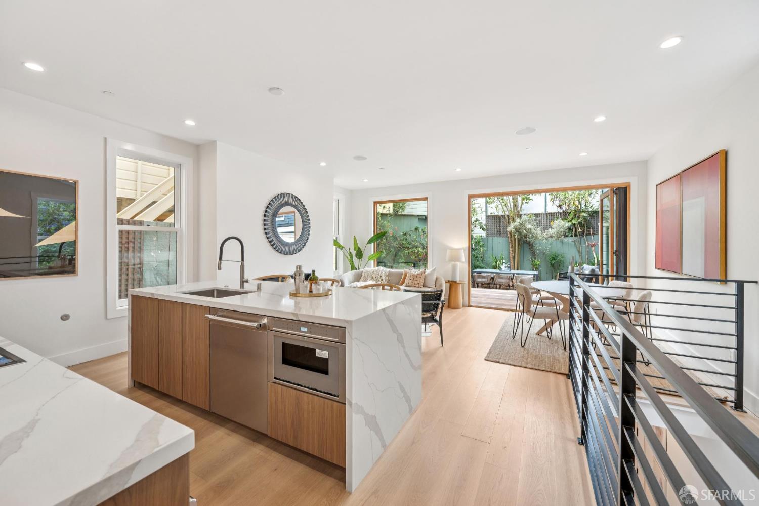 Detail Gallery Image 10 of 68 For 592 Sanchez St, San Francisco,  CA 94114 - 3 Beds | 3/1 Baths