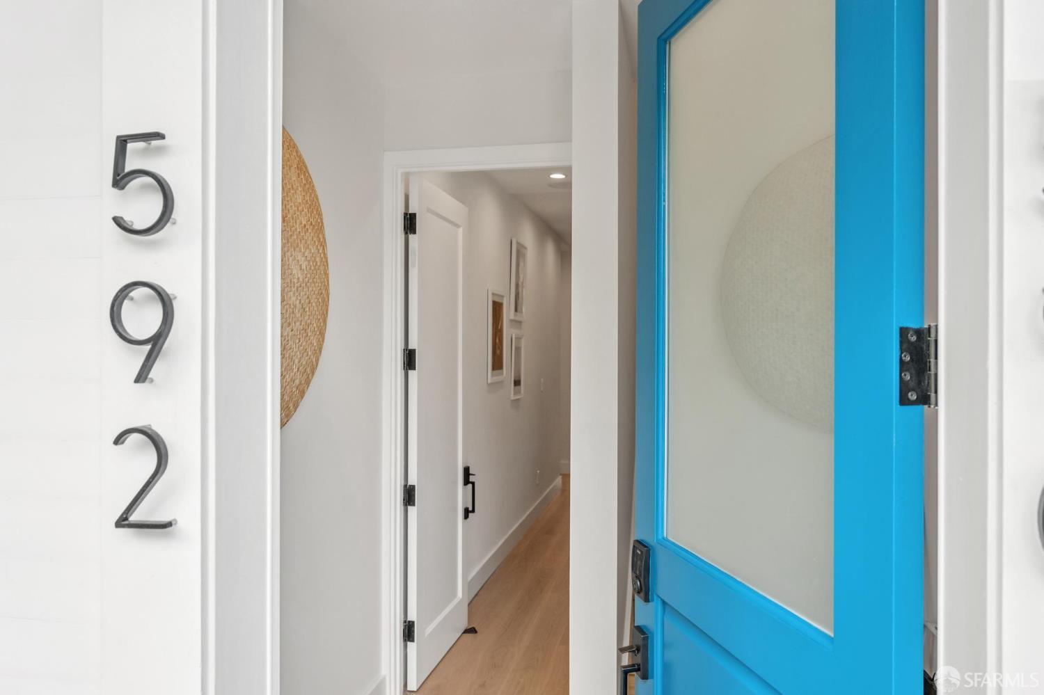 Detail Gallery Image 8 of 68 For 592 Sanchez St, San Francisco,  CA 94114 - 3 Beds | 3/1 Baths