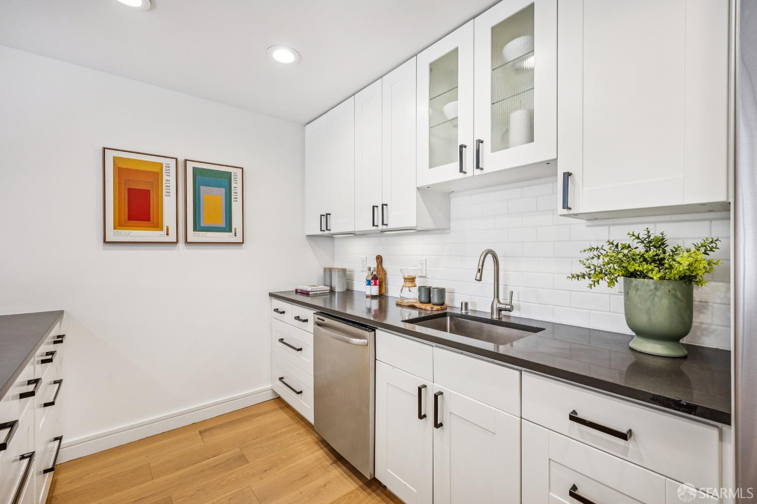 Photo #8: 425071883 Listing: Photo #8