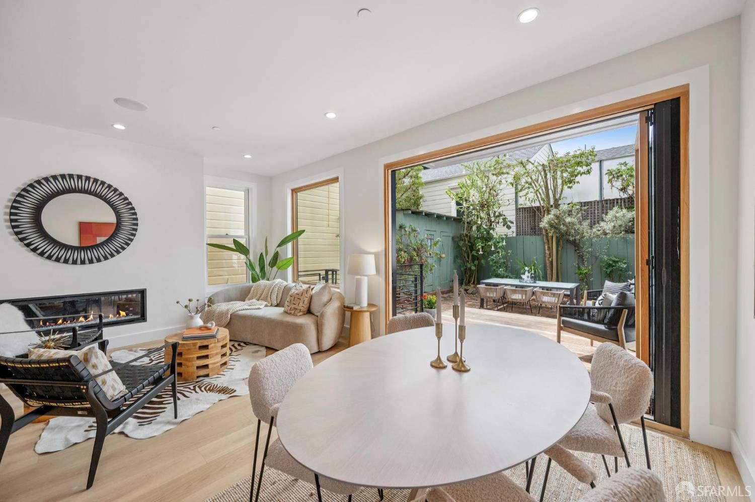 Detail Gallery Image 19 of 68 For 592 Sanchez St, San Francisco,  CA 94114 - 3 Beds | 3/1 Baths