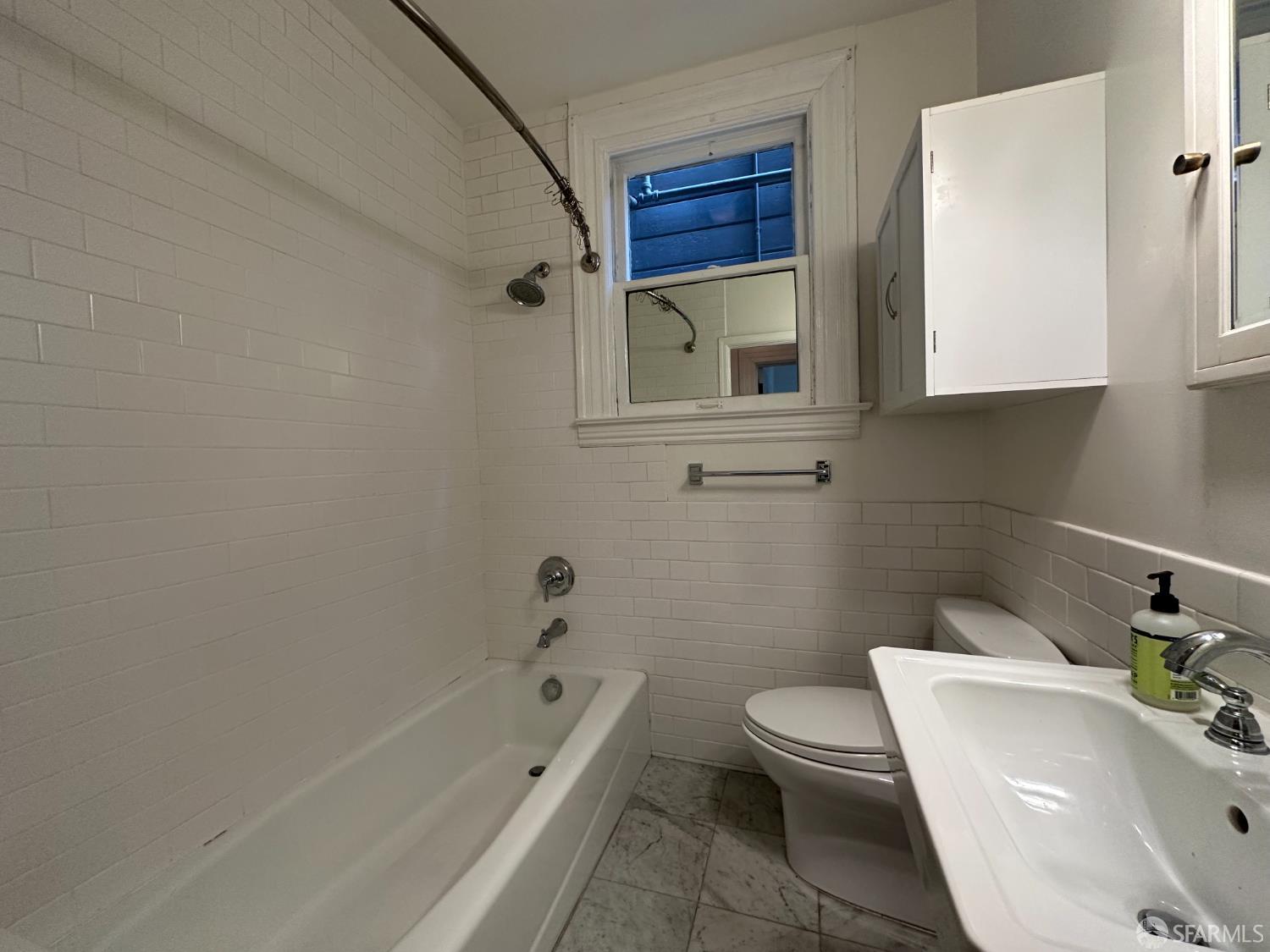 Photo #12: 425072553 Listing: Photo #12