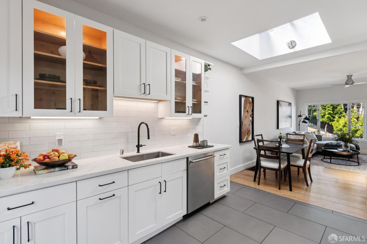 Detail Gallery Image 7 of 22 For 1670 York St, San Francisco,  CA 94110 - 3 Beds | 1 Baths
