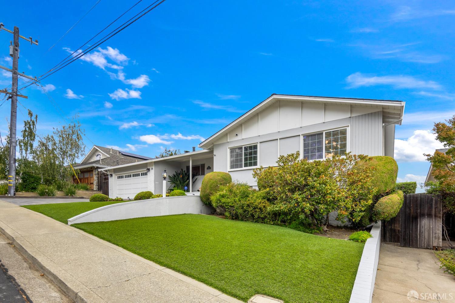Detail Gallery Image 3 of 32 For 1033 Hewitt Dr, San Carlos,  CA 94070 - 3 Beds | 2 Baths