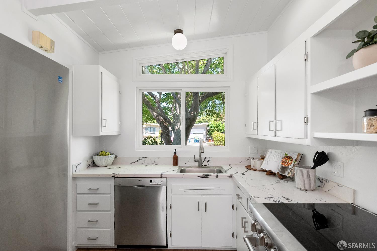 Detail Gallery Image 13 of 33 For 60 Callie Ln, Menlo Park,  CA 94025 - 3 Beds | 2 Baths