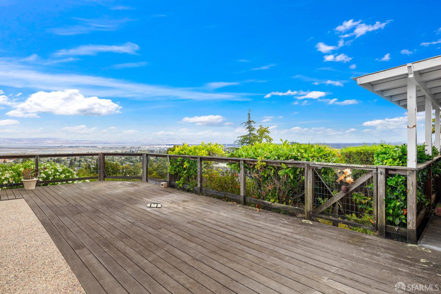 Detail Gallery Image 22 of 32 For 1033 Hewitt Dr, San Carlos,  CA 94070 - 3 Beds | 2 Baths