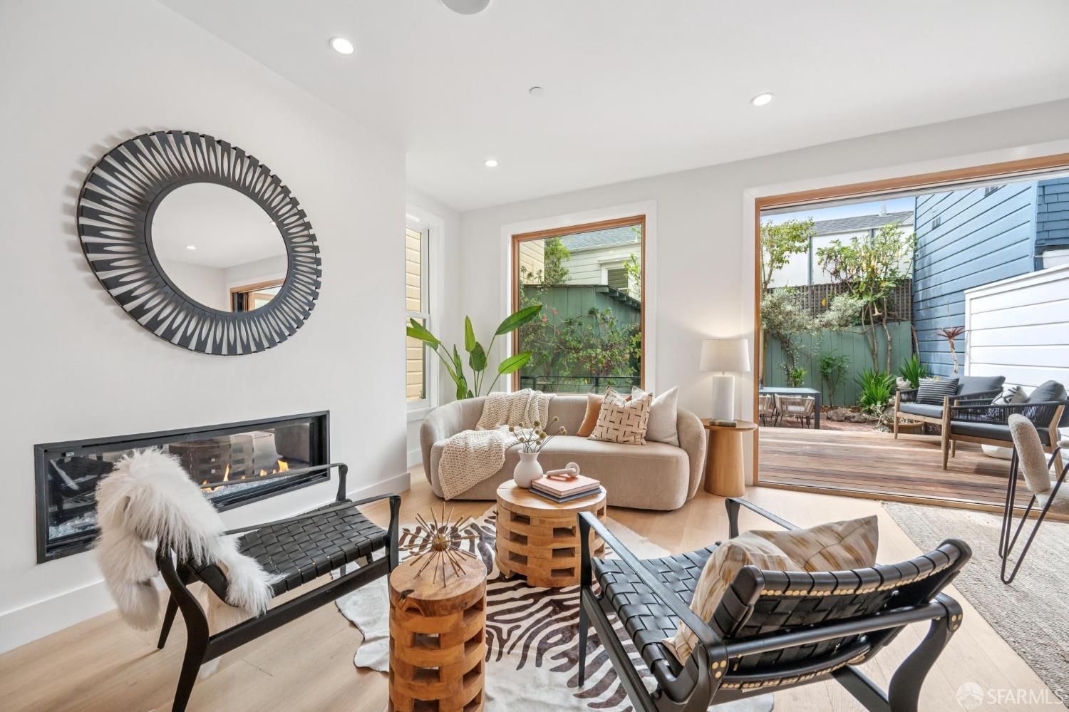Detail Gallery Image 15 of 68 For 592 Sanchez St, San Francisco,  CA 94114 - 3 Beds | 3/1 Baths