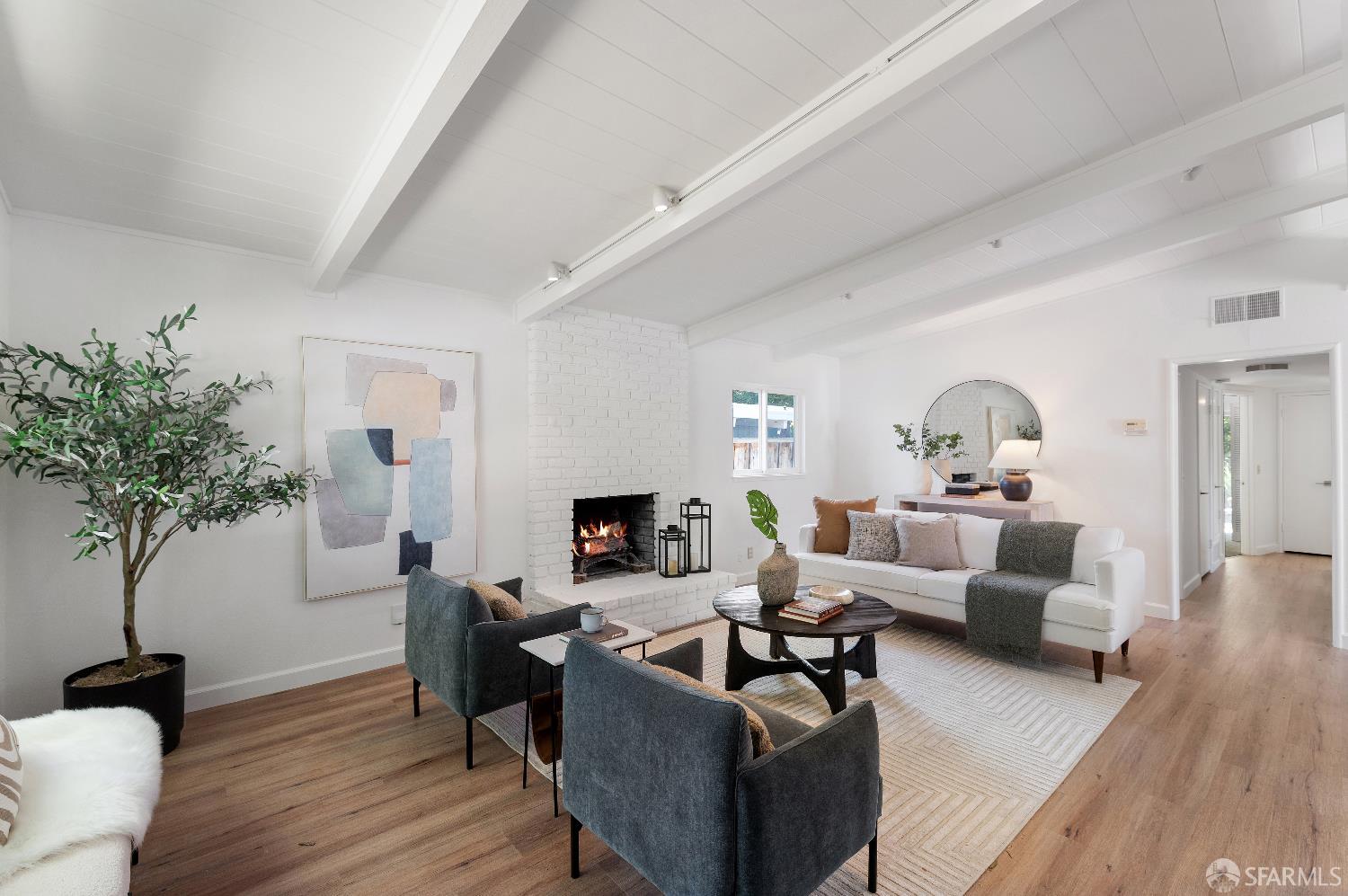 Detail Gallery Image 8 of 33 For 60 Callie Ln, Menlo Park,  CA 94025 - 3 Beds | 2 Baths