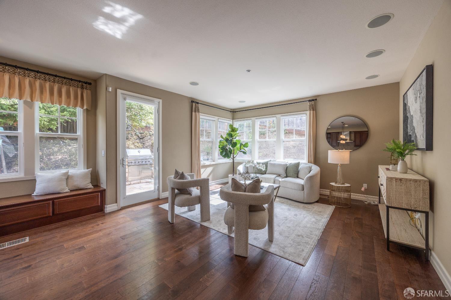 Detail Gallery Image 8 of 67 For 15 Poppy Ct, San Mateo,  CA 94403 - 4 Beds | 4/1 Baths