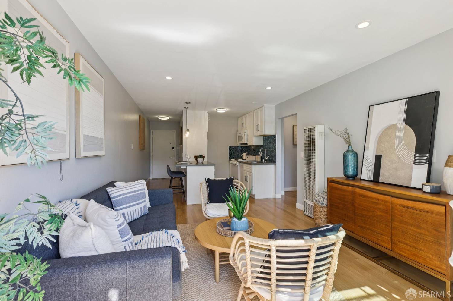 Photo #5: 425068368 Listing 
