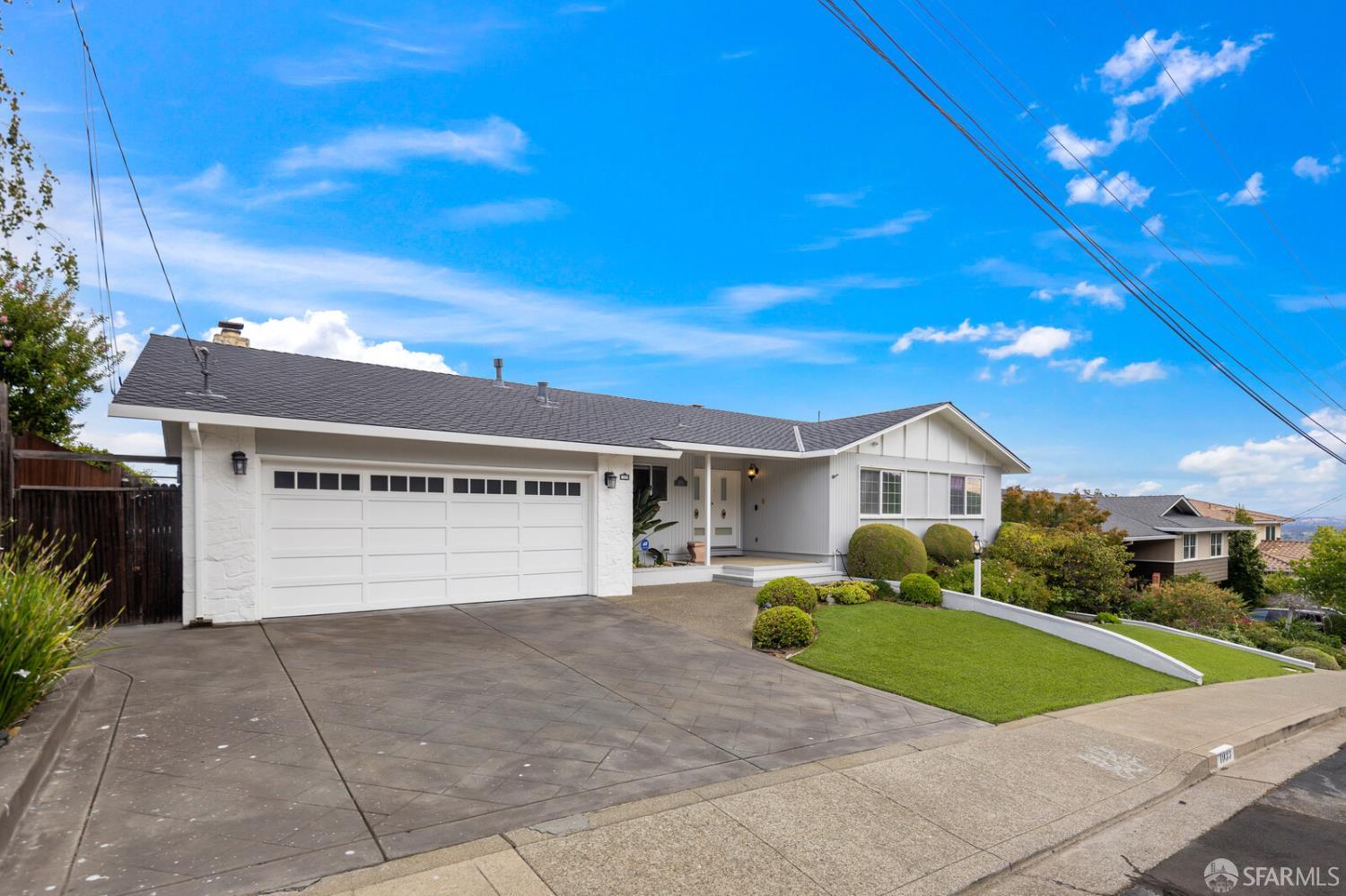 Detail Gallery Image 2 of 32 For 1033 Hewitt Dr, San Carlos,  CA 94070 - 3 Beds | 2 Baths