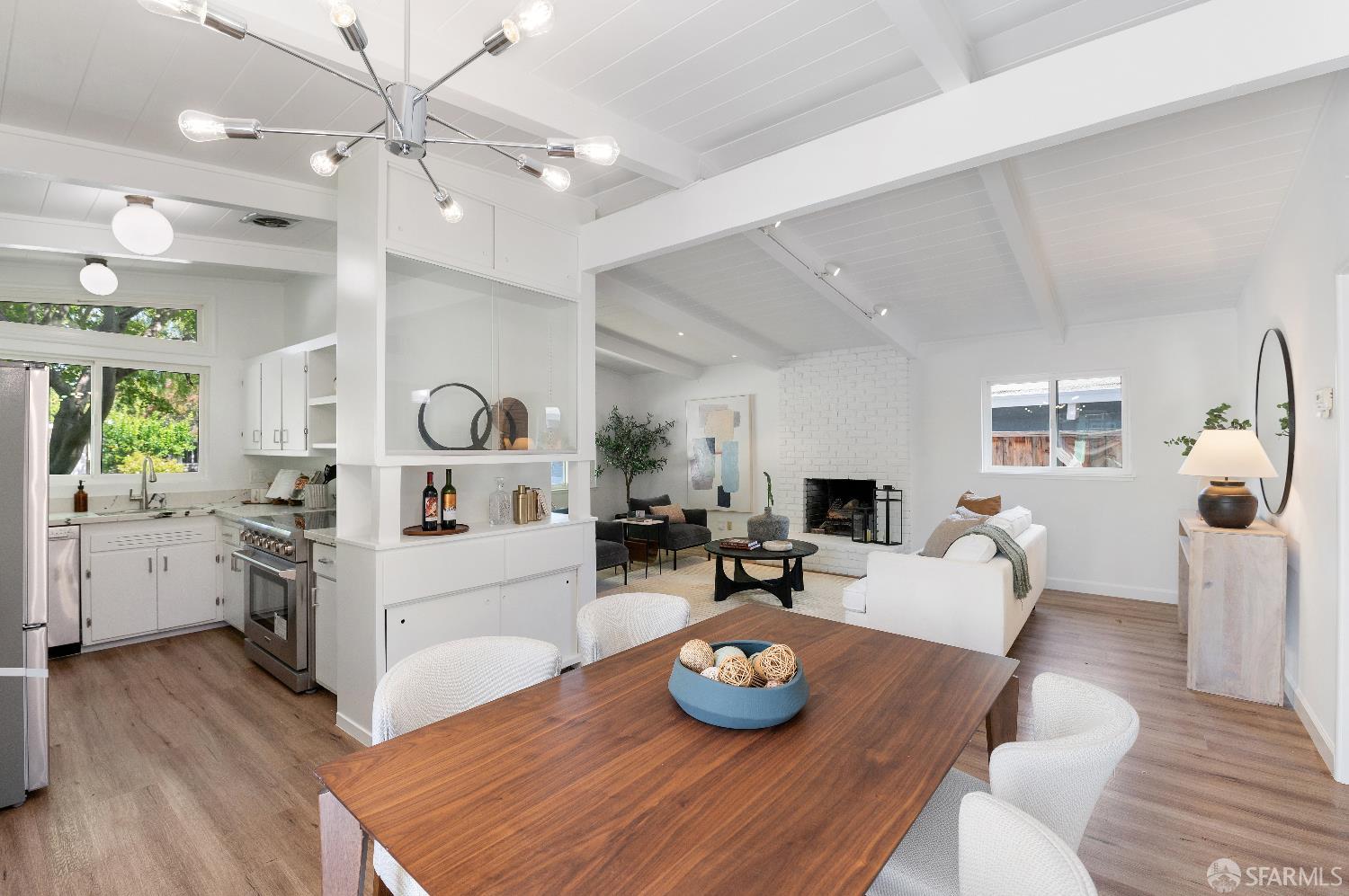 Detail Gallery Image 10 of 33 For 60 Callie Ln, Menlo Park,  CA 94025 - 3 Beds | 2 Baths