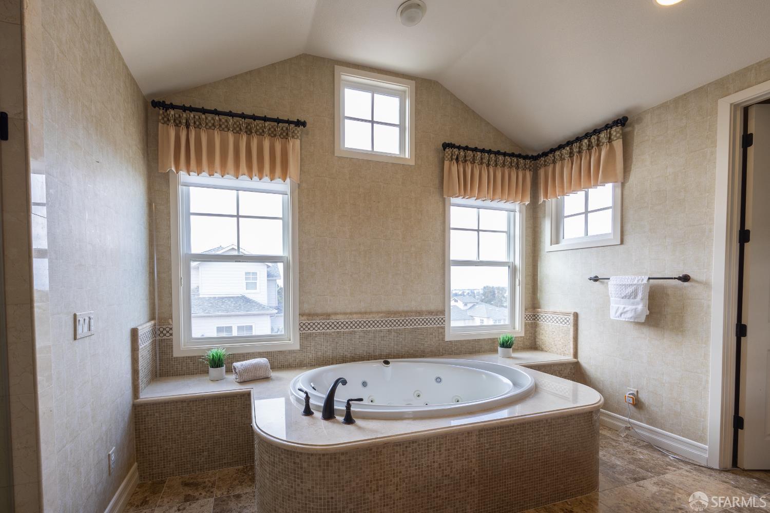Detail Gallery Image 34 of 67 For 15 Poppy Ct, San Mateo,  CA 94403 - 4 Beds | 4/1 Baths