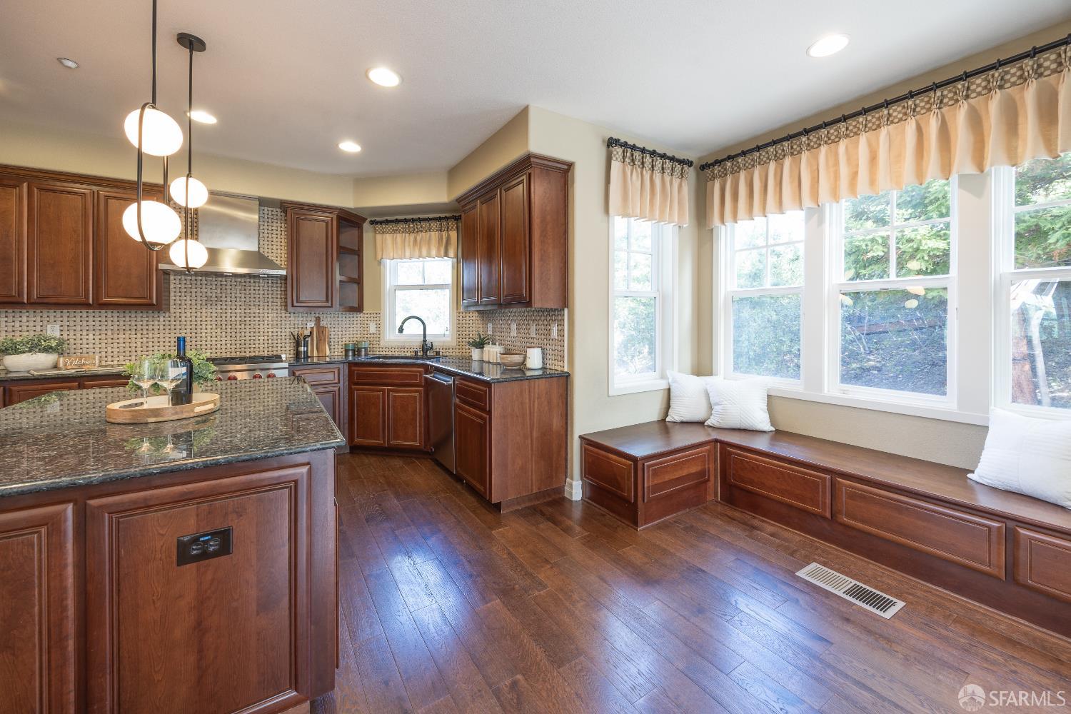 Detail Gallery Image 15 of 67 For 15 Poppy Ct, San Mateo,  CA 94403 - 4 Beds | 4/1 Baths