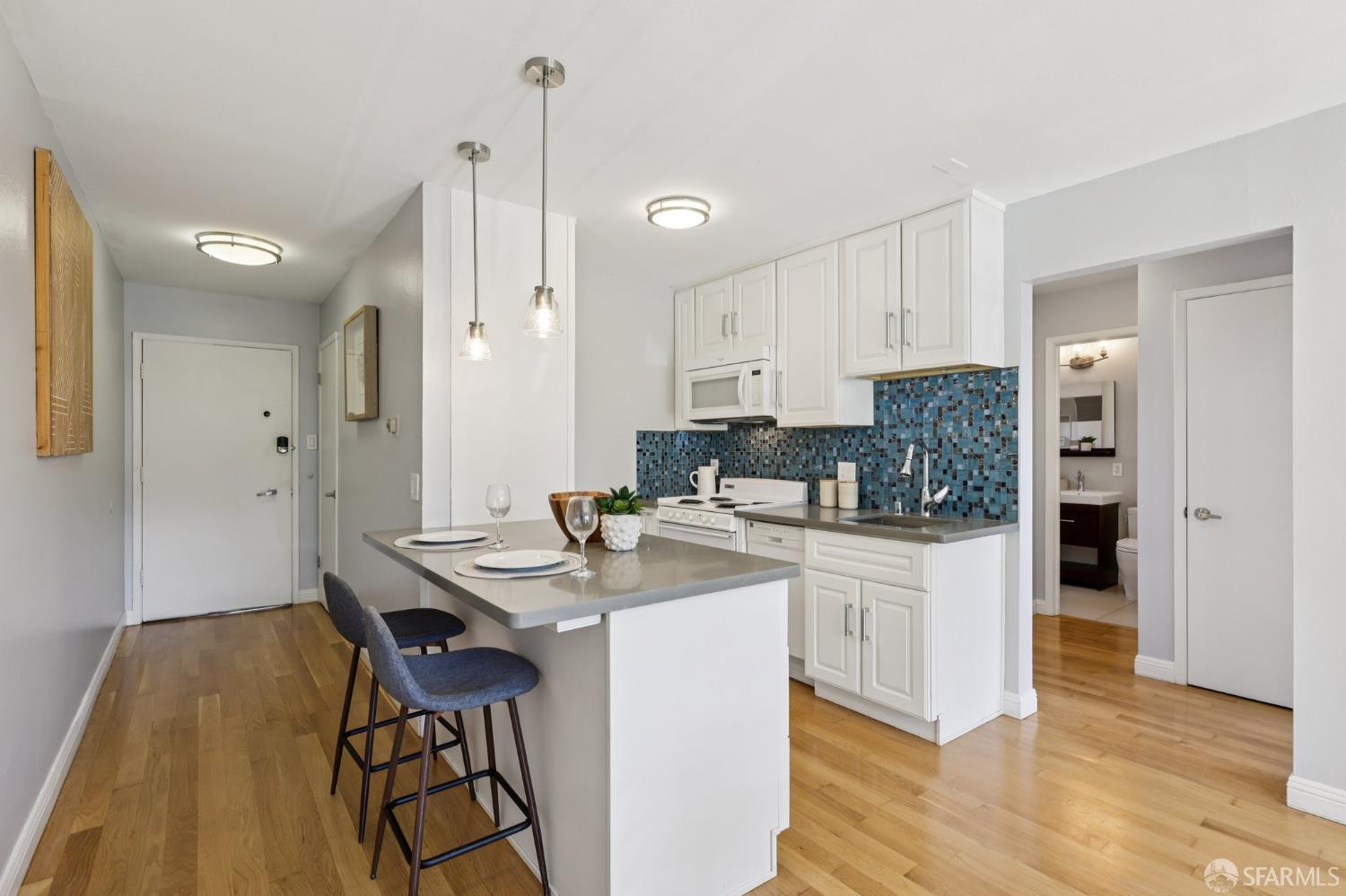 Detail Gallery Image 7 of 37 For 930 Elizabeth St #1,  San Francisco,  CA 94114 - 1 Beds | 1 Baths