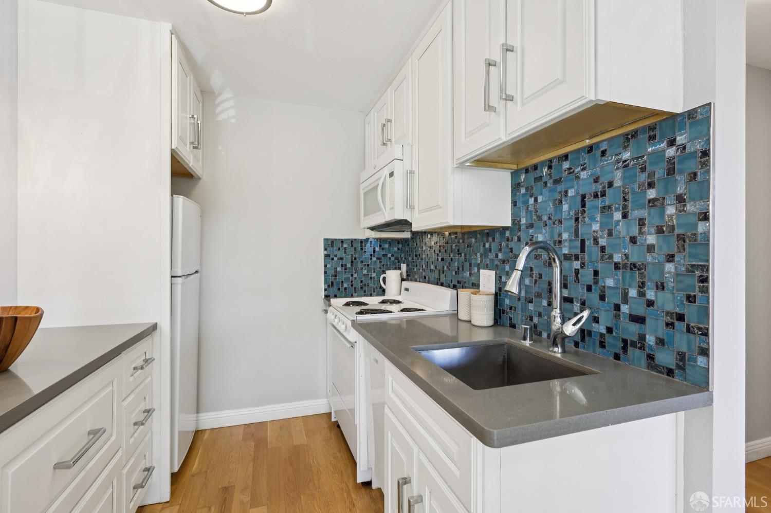 Detail Gallery Image 8 of 37 For 930 Elizabeth St #1,  San Francisco,  CA 94114 - 1 Beds | 1 Baths
