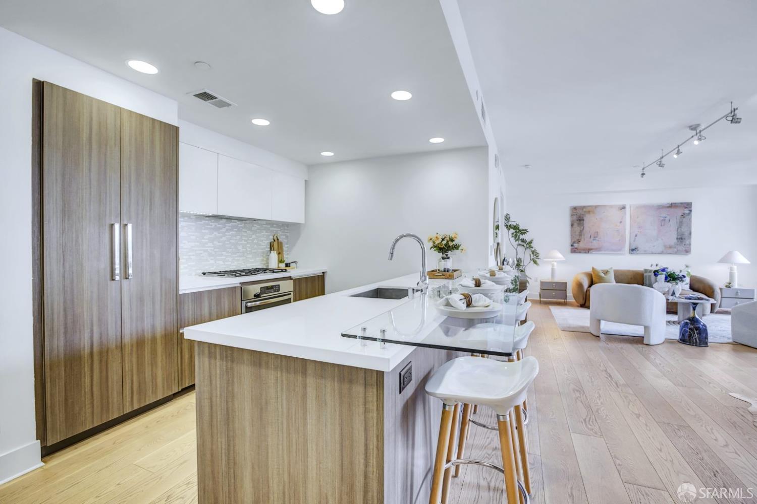 Detail Gallery Image 8 of 27 For 1080 Sutter St #702,  San Francisco,  CA 94109 - 2 Beds | 2 Baths