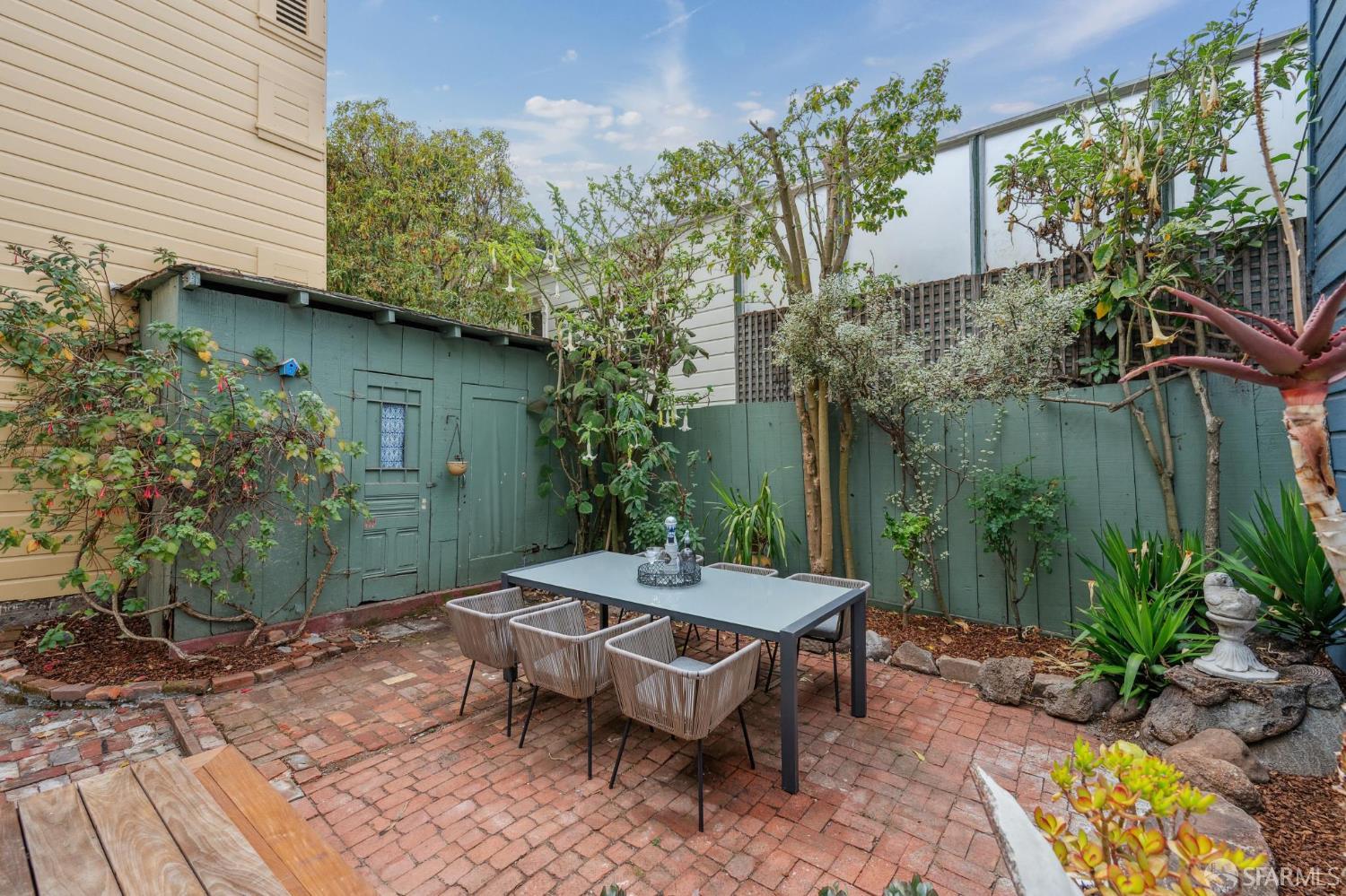 Detail Gallery Image 23 of 68 For 592 Sanchez St, San Francisco,  CA 94114 - 3 Beds | 3/1 Baths