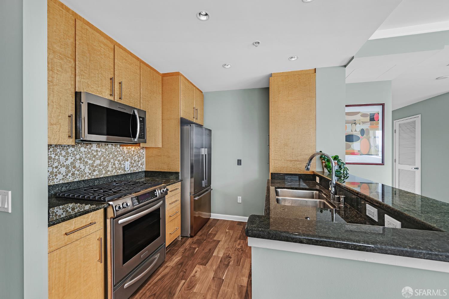 Detail Gallery Image 10 of 40 For 400 Beale St #2006,  San Francisco,  CA 94105 - 2 Beds | 1/1 Baths