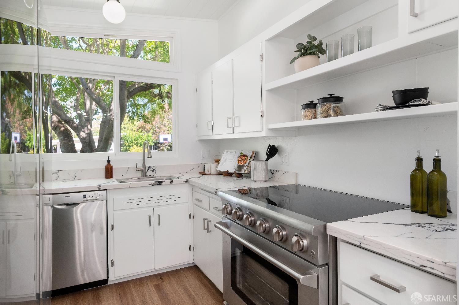Detail Gallery Image 15 of 33 For 60 Callie Ln, Menlo Park,  CA 94025 - 3 Beds | 2 Baths