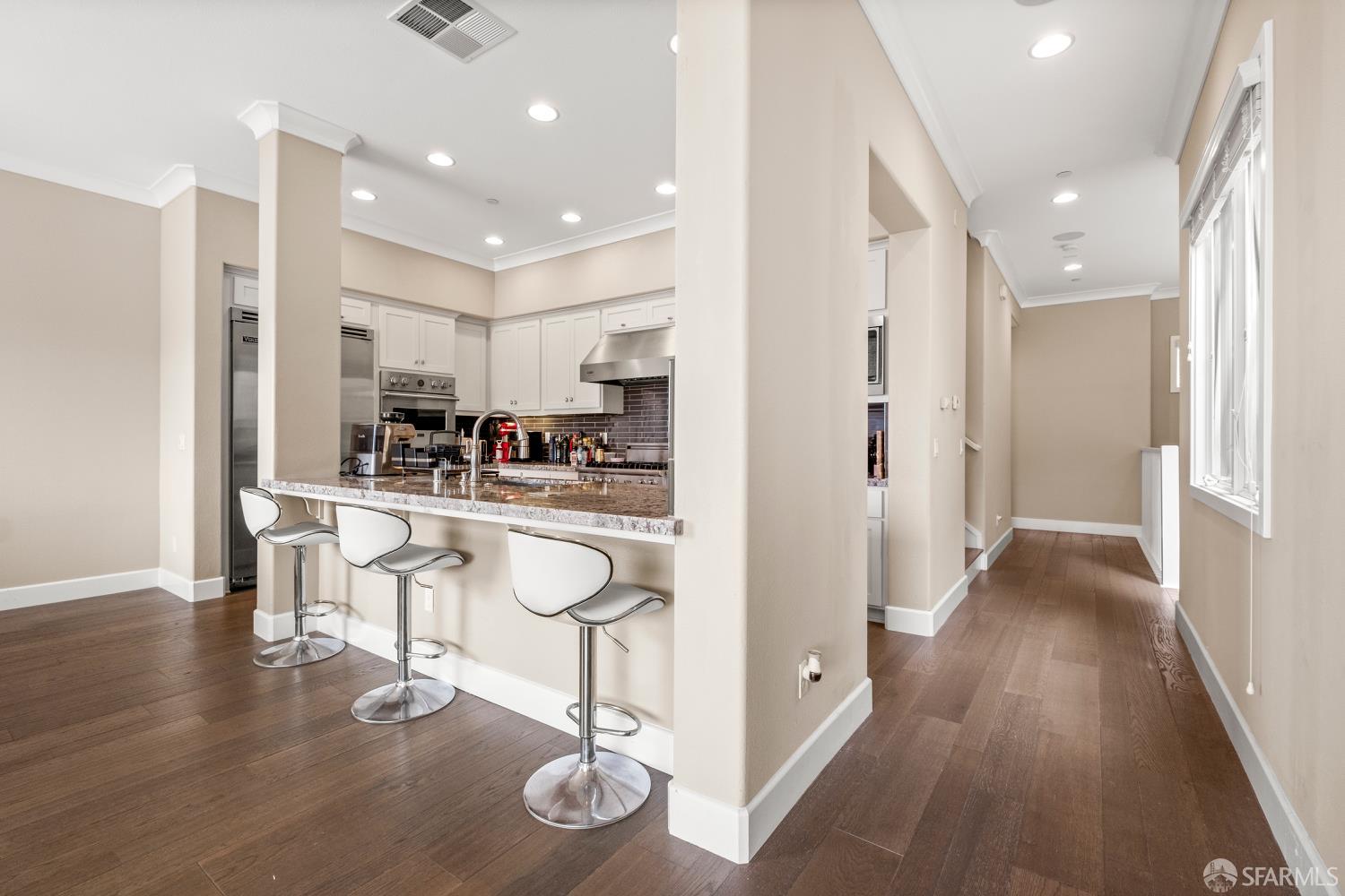 Detail Gallery Image 9 of 29 For 73 Summit Way, San Francisco,  CA 94132 - 3 Beds | 2/1 Baths