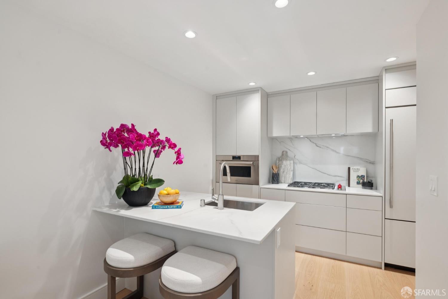 Detail Gallery Image 7 of 19 For 1426 Taylor St #4,  San Francisco,  CA 94133 - 2 Beds | 2 Baths