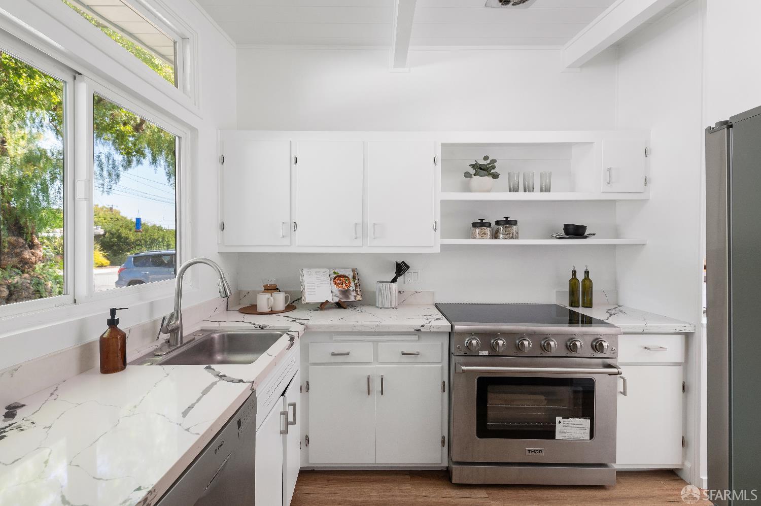 Detail Gallery Image 14 of 33 For 60 Callie Ln, Menlo Park,  CA 94025 - 3 Beds | 2 Baths