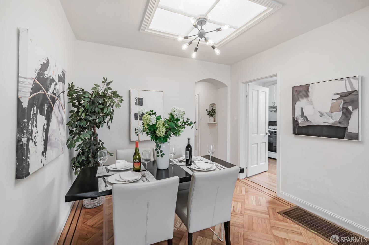 Detail Gallery Image 10 of 34 For 3421 Rivera St, San Francisco,  CA 94116 - 2 Beds | 1 Baths
