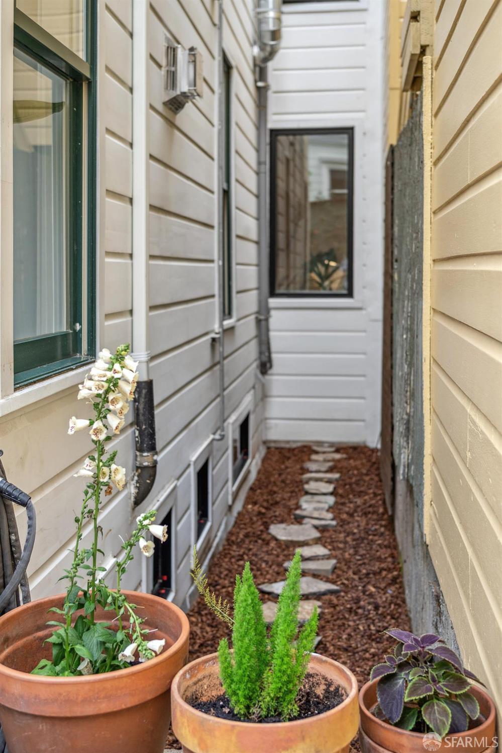 Detail Gallery Image 29 of 68 For 592 Sanchez St, San Francisco,  CA 94114 - 3 Beds | 3/1 Baths