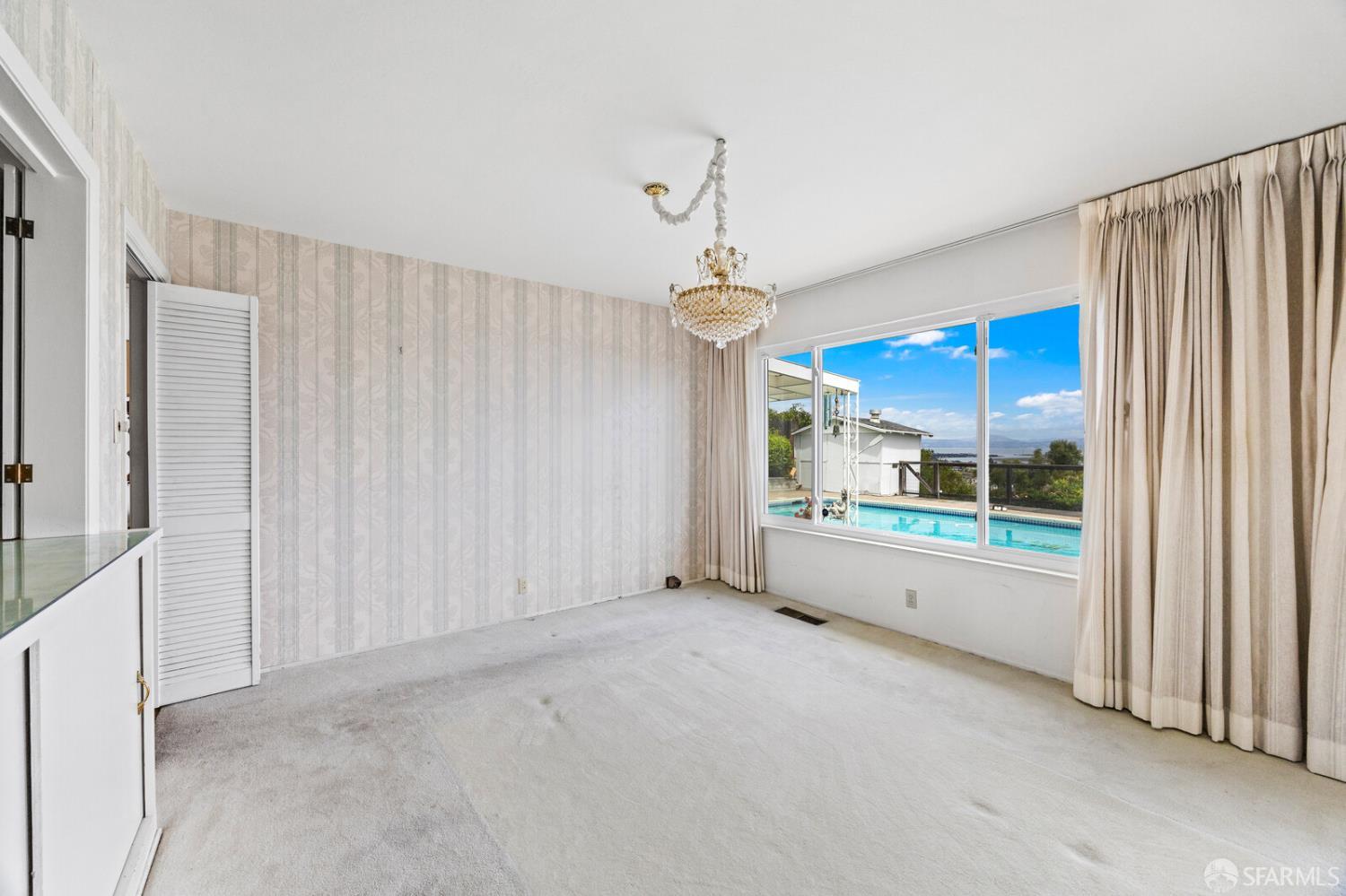 Detail Gallery Image 4 of 32 For 1033 Hewitt Dr, San Carlos,  CA 94070 - 3 Beds | 2 Baths
