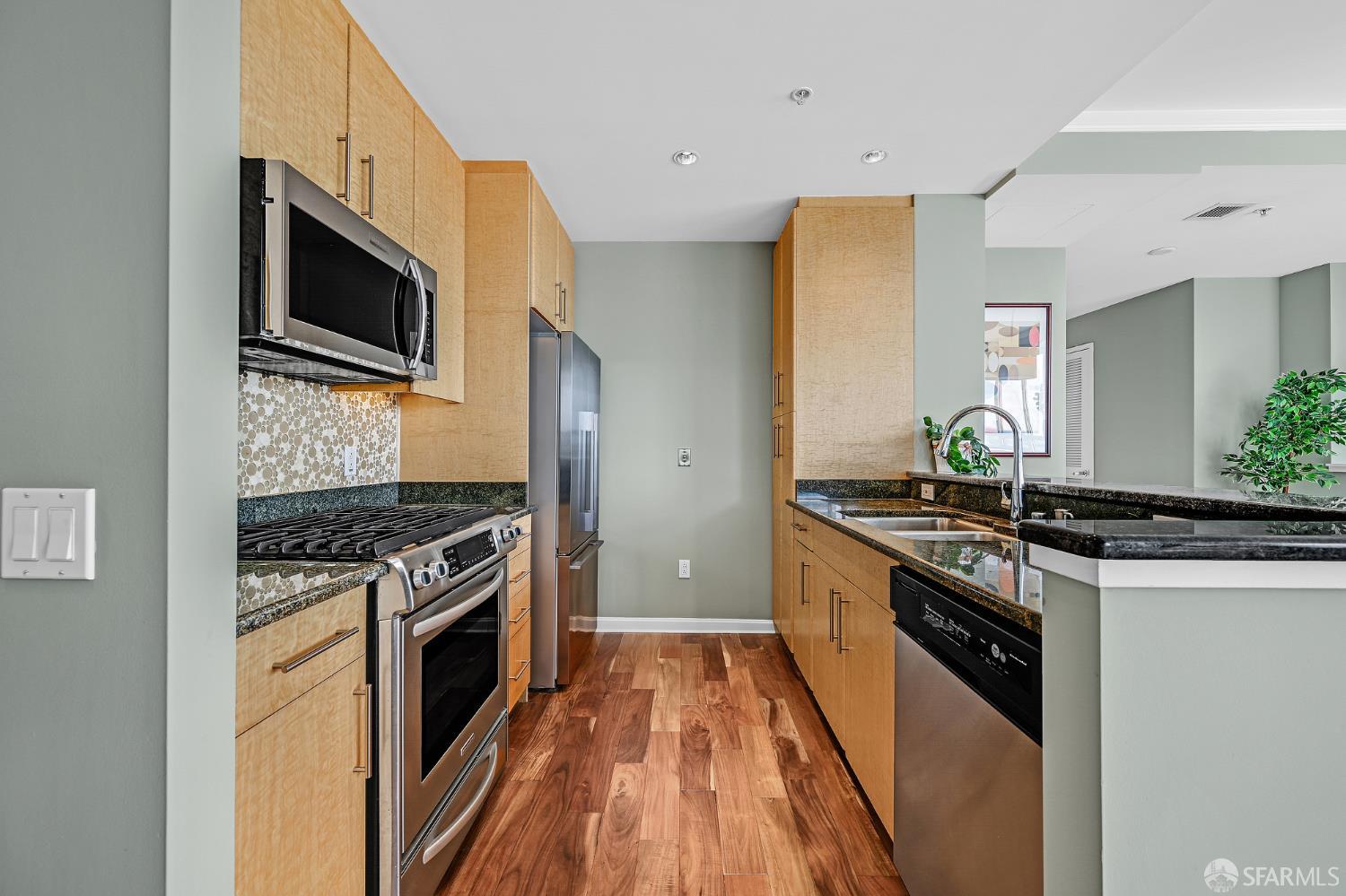 Detail Gallery Image 12 of 40 For 400 Beale St #2006,  San Francisco,  CA 94105 - 2 Beds | 1/1 Baths