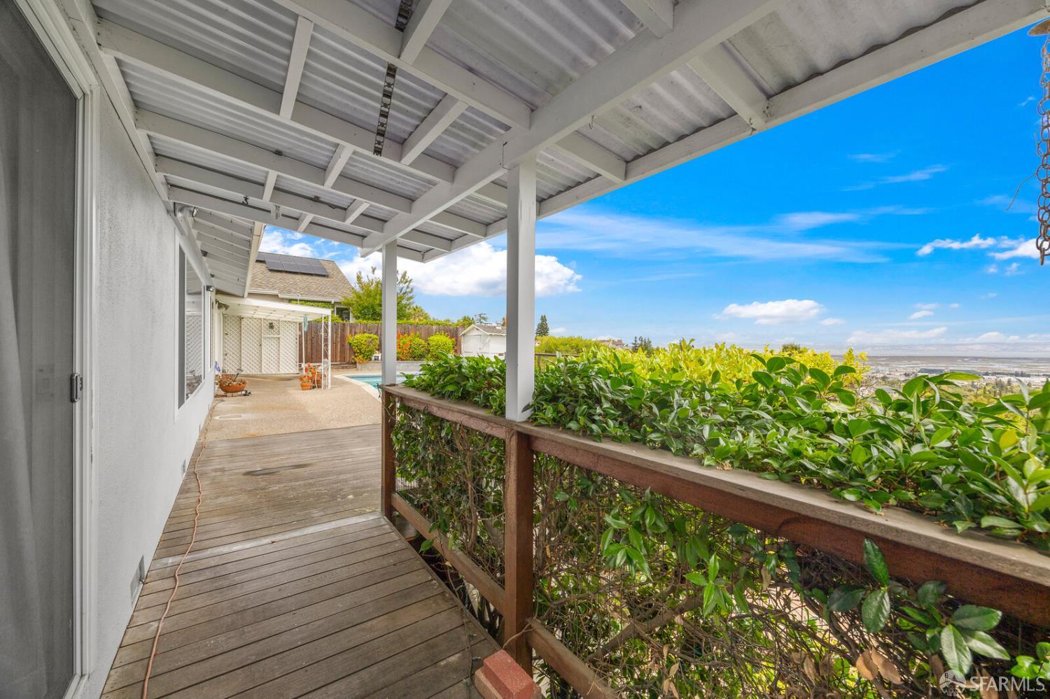 Detail Gallery Image 31 of 32 For 1033 Hewitt Dr, San Carlos,  CA 94070 - 3 Beds | 2 Baths