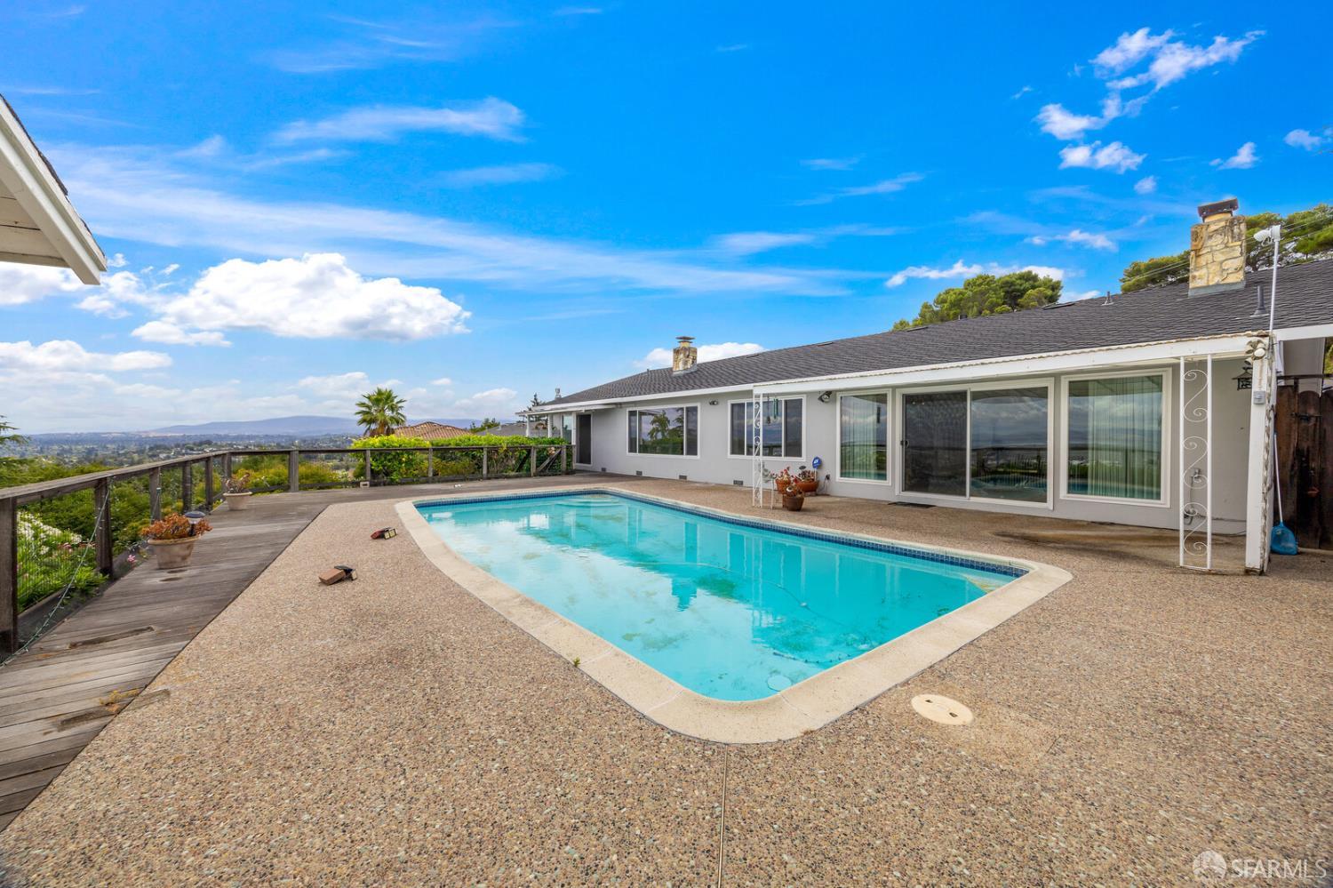 Detail Gallery Image 25 of 32 For 1033 Hewitt Dr, San Carlos,  CA 94070 - 3 Beds | 2 Baths