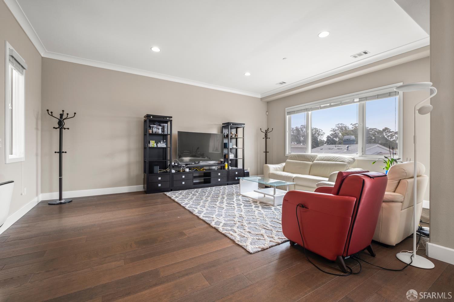Photo #3: 425072772 Listing 