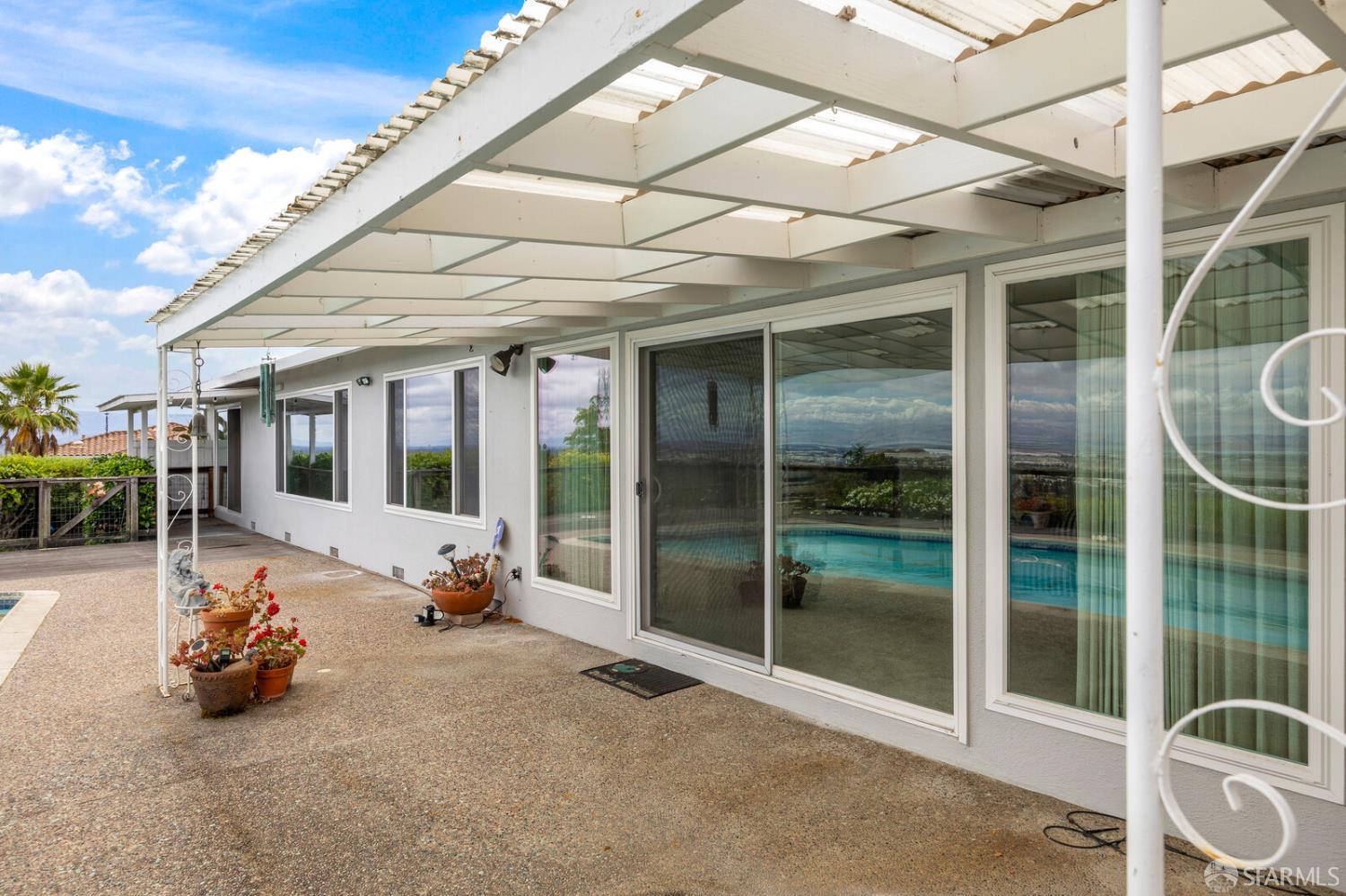 Detail Gallery Image 27 of 32 For 1033 Hewitt Dr, San Carlos,  CA 94070 - 3 Beds | 2 Baths