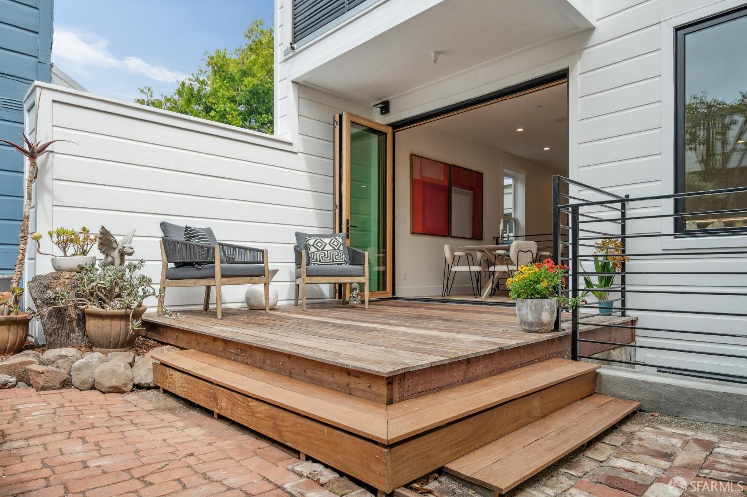 Detail Gallery Image 32 of 68 For 592 Sanchez St, San Francisco,  CA 94114 - 3 Beds | 3/1 Baths