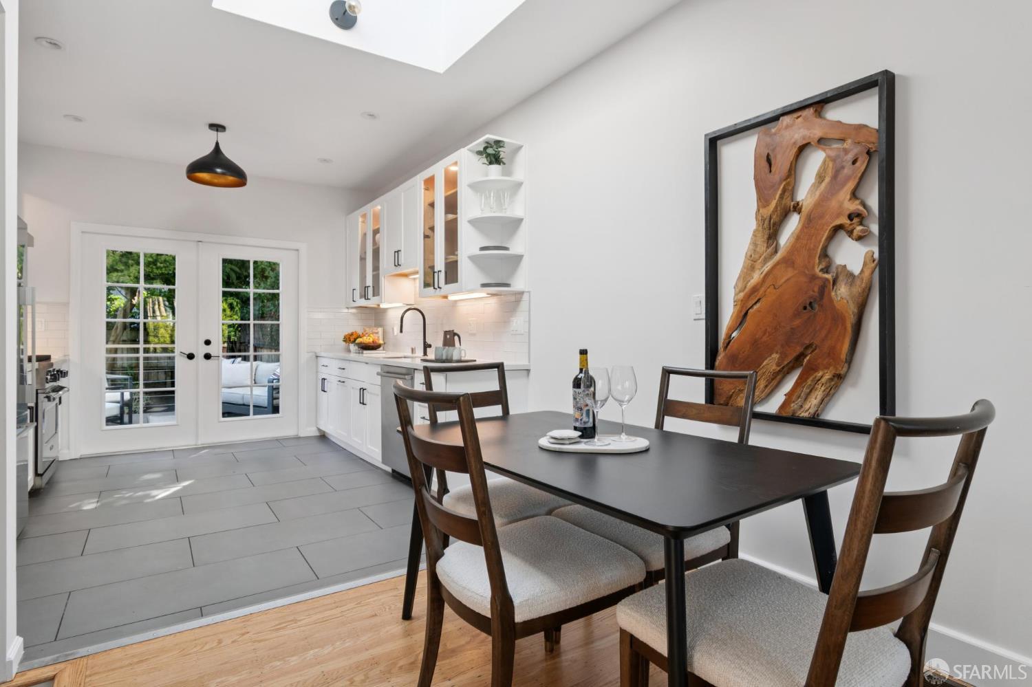 Detail Gallery Image 8 of 22 For 1670 York St, San Francisco,  CA 94110 - 3 Beds | 1 Baths
