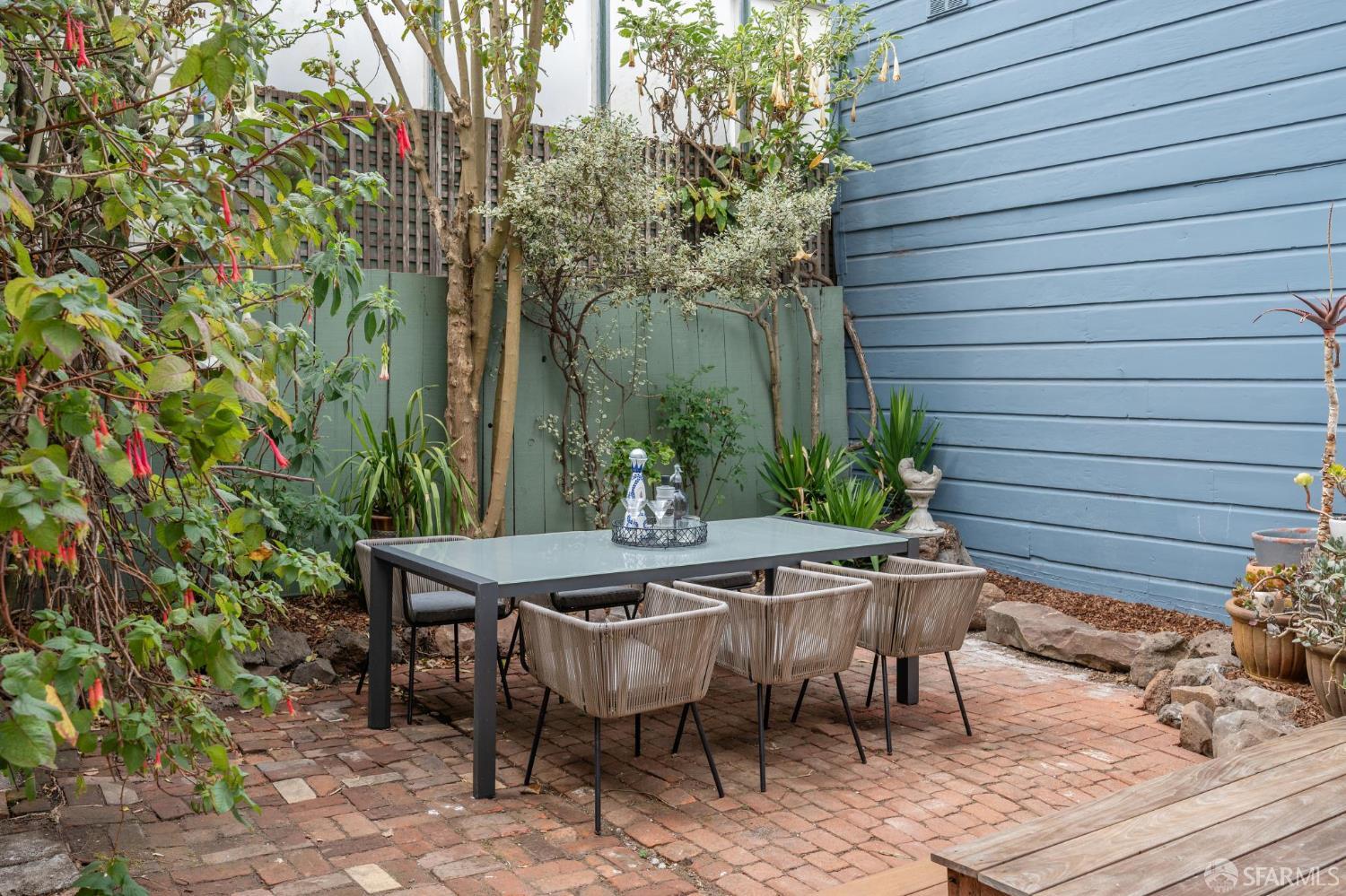 Detail Gallery Image 24 of 68 For 592 Sanchez St, San Francisco,  CA 94114 - 3 Beds | 3/1 Baths