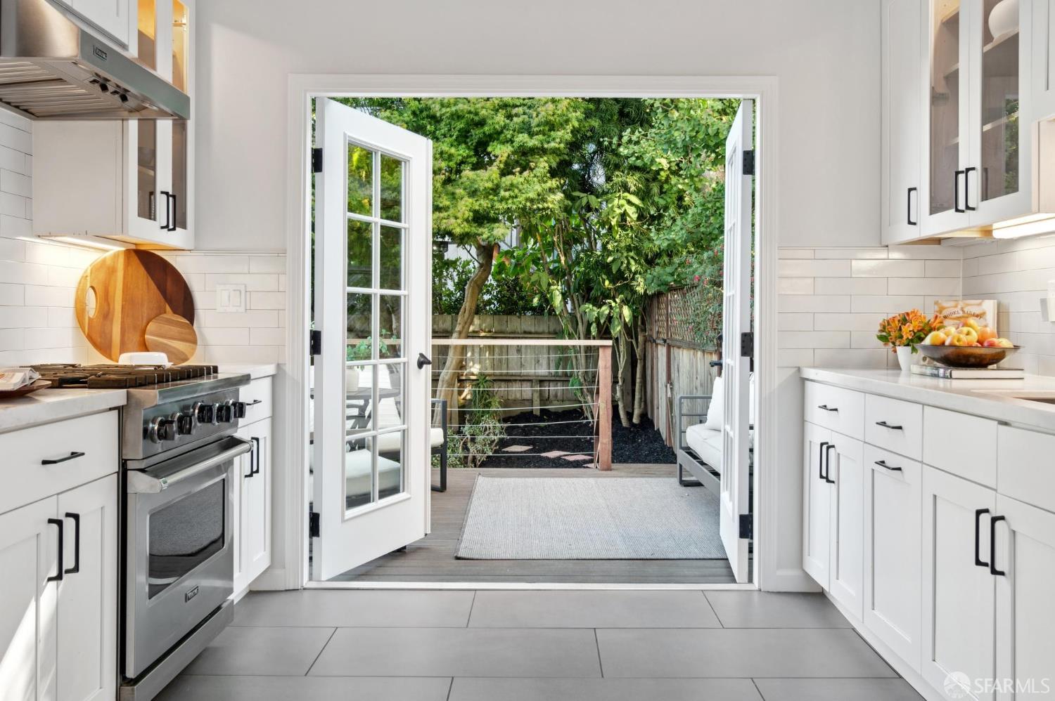 Detail Gallery Image 20 of 22 For 1670 York St, San Francisco,  CA 94110 - 3 Beds | 1 Baths