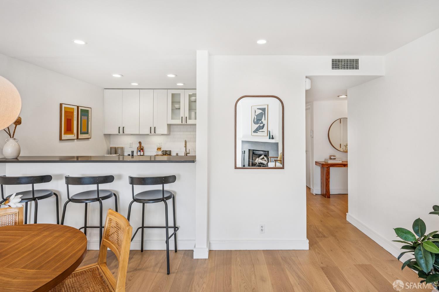 Photo #6: 425071883 Listing 