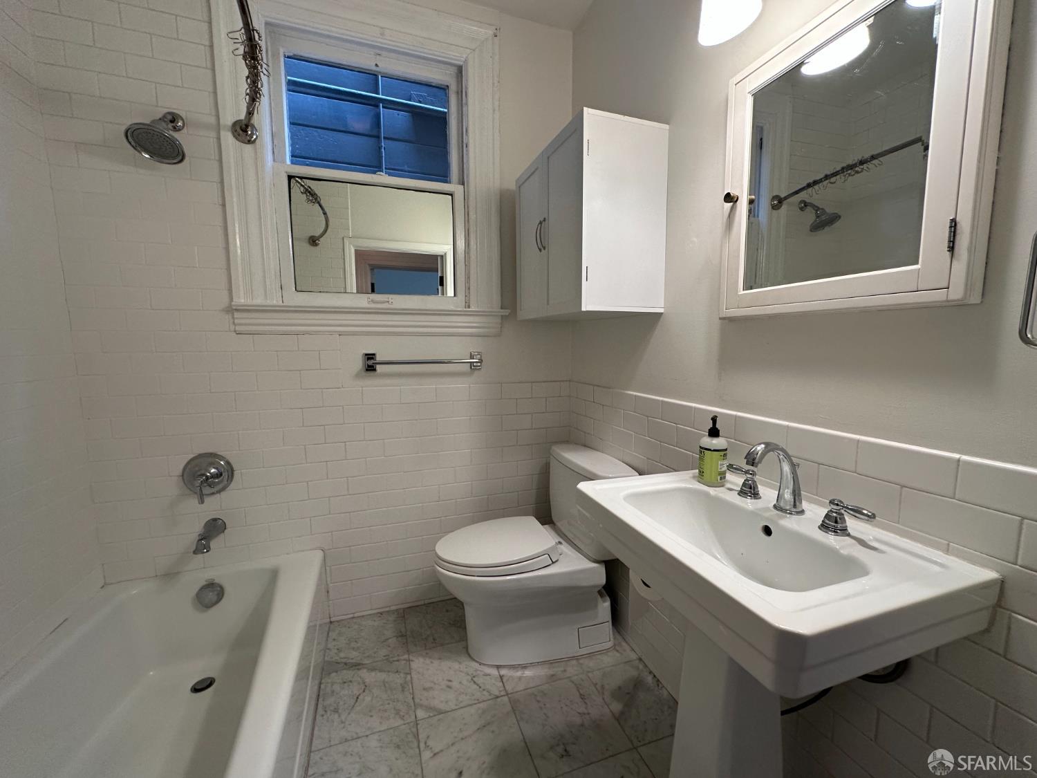 Photo #11: 425072553 Listing: Photo #11