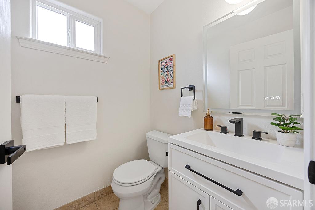 Detail Gallery Image 8 of 20 For 385 Castle St, Daly City,  CA 94014 - 3 Beds | 2/1 Baths