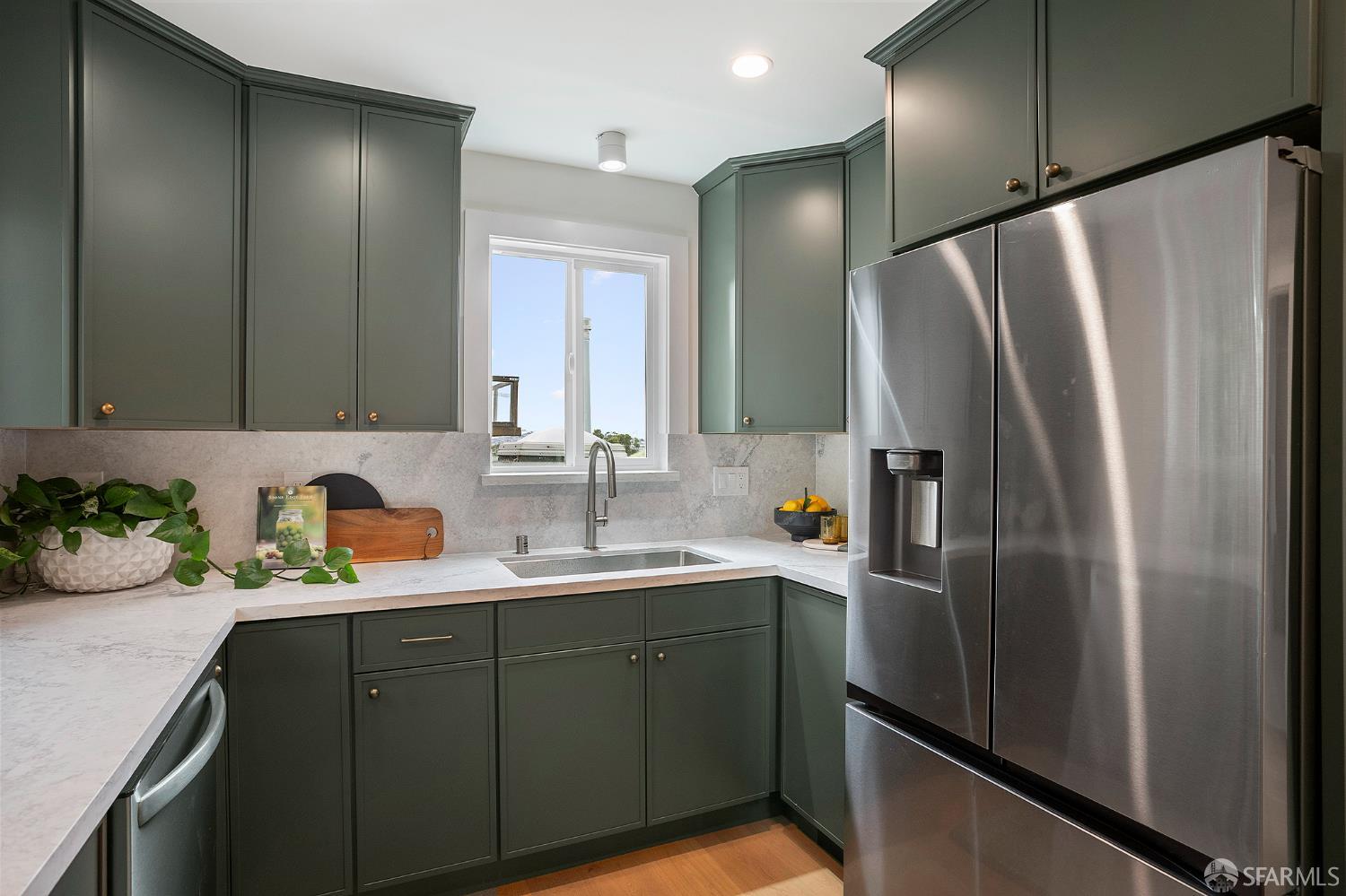 Detail Gallery Image 5 of 25 For 162 Bocana St, San Francisco,  CA 94110 - 3 Beds | 2 Baths