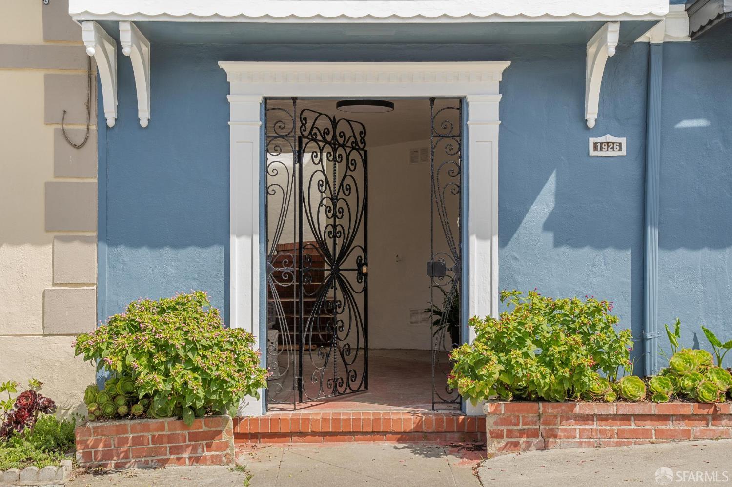 Detail Gallery Image 3 of 39 For 1926 31st Ave, San Francisco,  CA 94116 - 3 Beds | 1/1 Baths