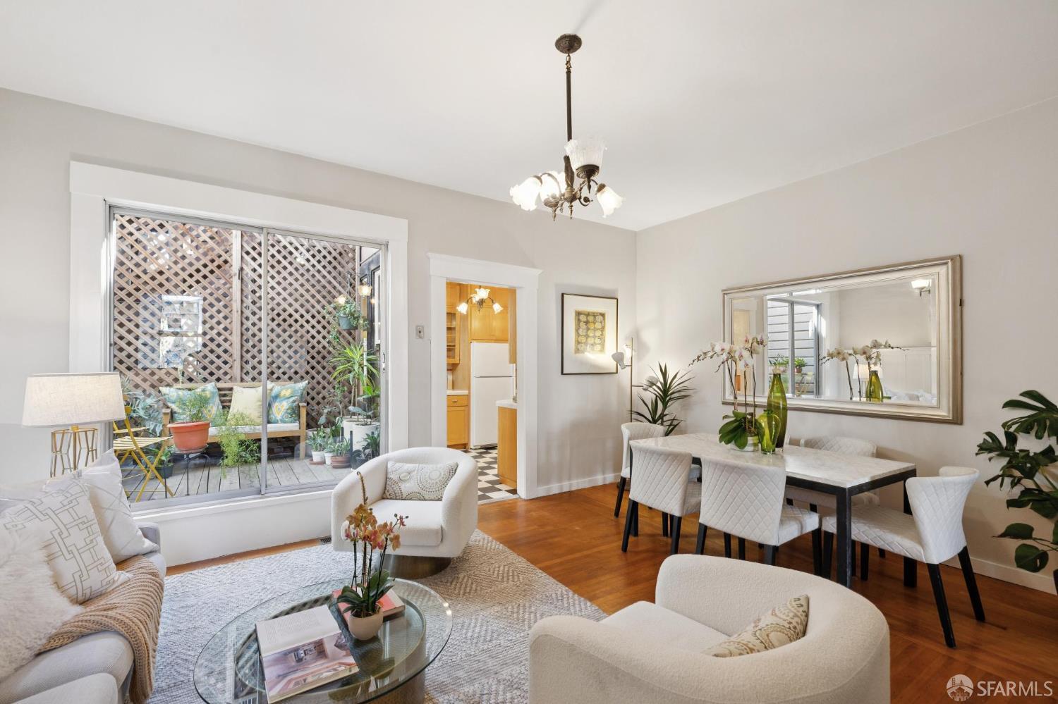 Photo #8: 425073136 Listing: Photo #8
